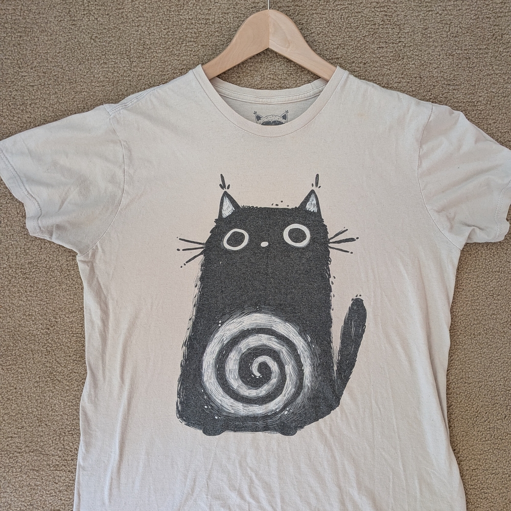 Hot Topic- Guild Of Calamit- Spiral cat Shirt - Picture 5 of 5